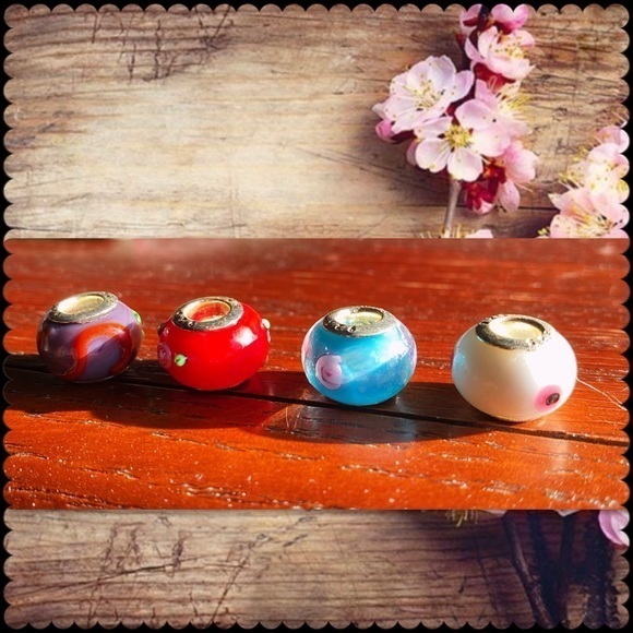 4 GLASS SILVER 3D BRACELET BEAD / BEADS  / CHARMS SET OF 4 - Picture 1 of 4